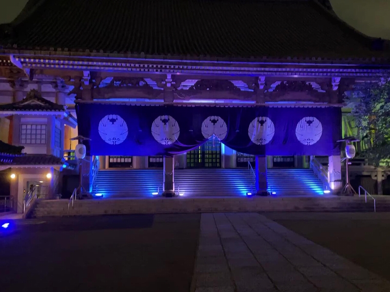 東本願寺ライトアップイベント『平和への願い』